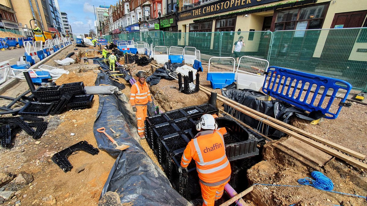 GreenBlueUrban's tweet image. Each urban tree planting scenario presents its own unique challenges, particularly when navigating utility-heavy areas.

As part of a £4 million investment to transform the Lansdowne district in Bourne... #RootSpace bit.ly/45AQok5

#SuccessfulSolutions #UrbanTreePlanting