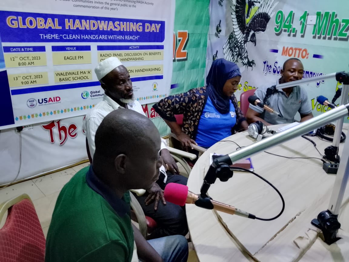 GCommunitiesGH's tweet photo. Celebrating Clean Hands in Walewale!  Our radio panel shared the importance of proper handwashing, and the community gathered at a lively mini durbar, enjoying a play on proper handwashing🌍✨ #CleanHandsAreWithinReach #GlobalHandwashingDay https://t.co/n0tnVdjDgu