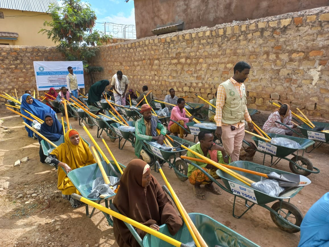 CESDOORG's tweet photo. Communities are taking charge of their site maintenance activities through CFW program as they received tool kits With #SHF funding,#BayRegion we're enabling 200 CFW beneficiaries to participate 45 days of CFW programs.@OCHASom
@shf_somalia @CBPFs https://t.co/JKlzvmn8VN