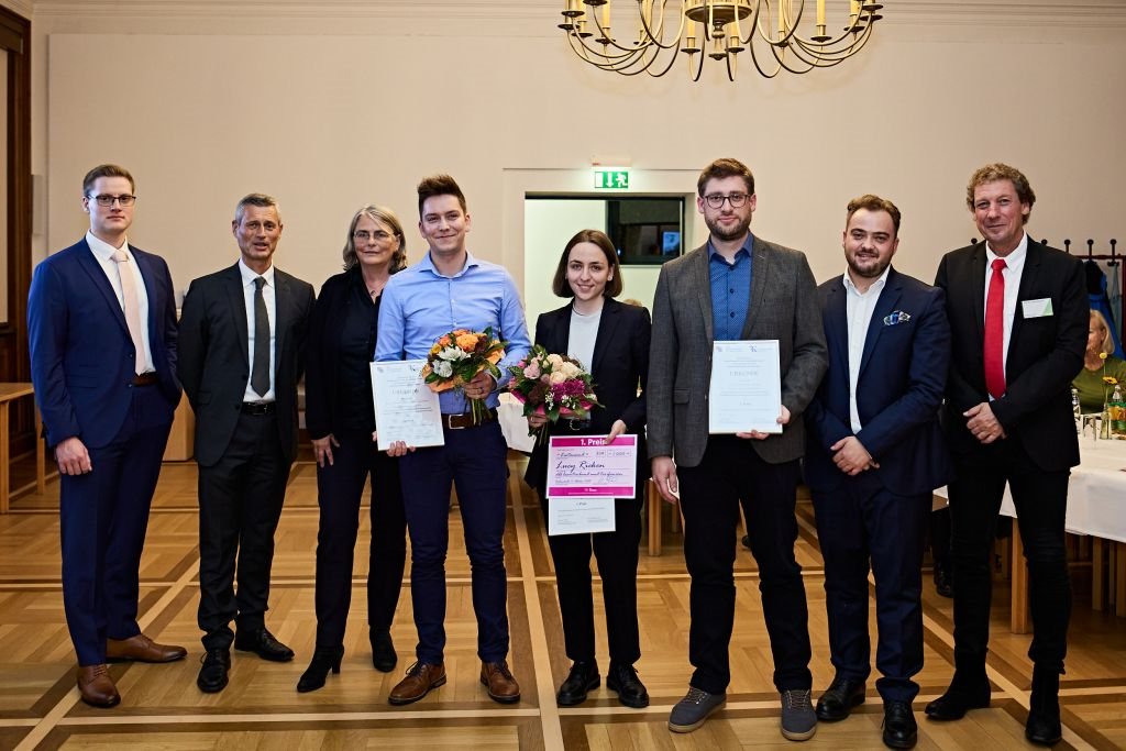 Wir gratulieren! Lucy Riecken von der HAW Hamburg hat Deutschlands beste Abschlussarbeit im Studiengang Public Management geschrieben: bit.ly/3PXHLu3 @dbb_news