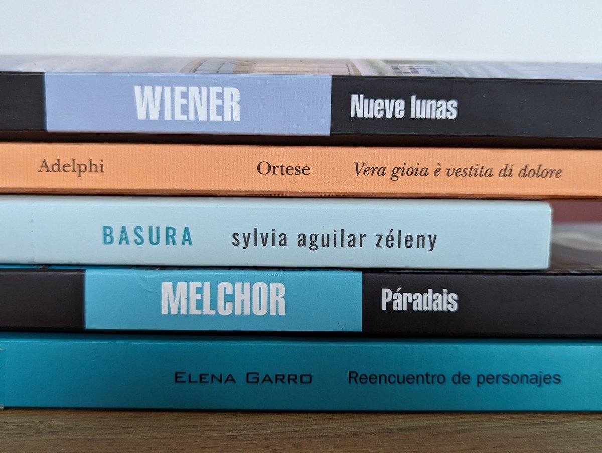 V_Mercuri's tweet photo. En el #diadelasescritoras comparto algunas de mis lecturas actuales. https://t.co/wgbzcNUNGL