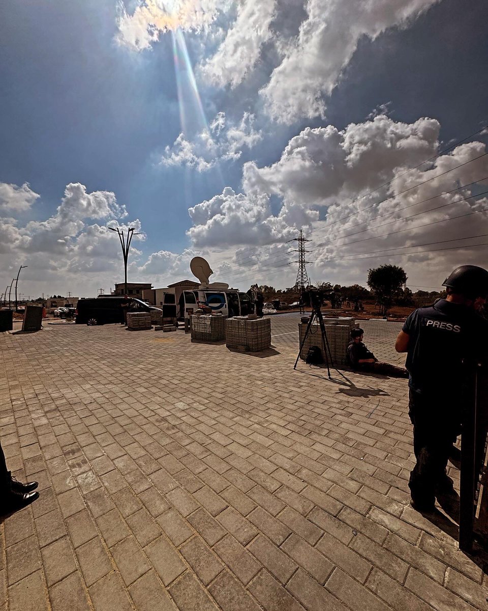 our position is no longer a secret😔world press at #sederot now. #Gaza #GazaCity #israel #groundattack <a href="/RTL_com/">RTL</a> <a href="/ntvde/">ntv Nachrichten</a>