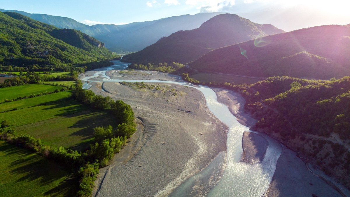 vjosariverpark's tweet image. To become a National Park, the wild jewel of Europe needs a little help. Follow our team of volunteers as they clean, plant, and build. 

#VjosaNationalPark #AParkInTheMaking