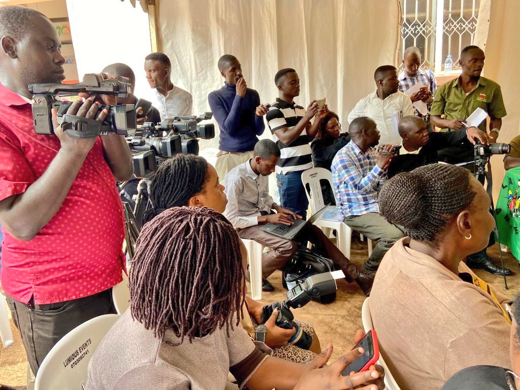 As we commemorate the #WorldFoodDay2023. Small-scale farmer leaders addressed the media today in Kampala. To find out our key calls to action, read the press release here: esaffuganda.org/_files/ugd/728… #AgroecologyWorks #WorldFoodDayUG