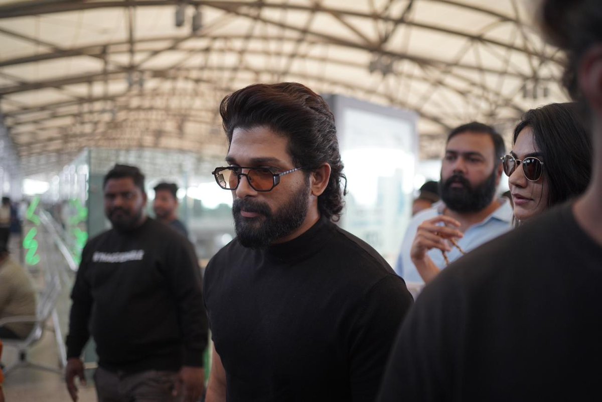 TrendsAlluArjun's tweet photo. Icon Star @alluarjun was seen at the airport, en route to Delhi to bring the very first NATIONAL AWARD to Telugu cinema industry. 💥

Proud moment 🙏 https://t.co/VUZptctZEY