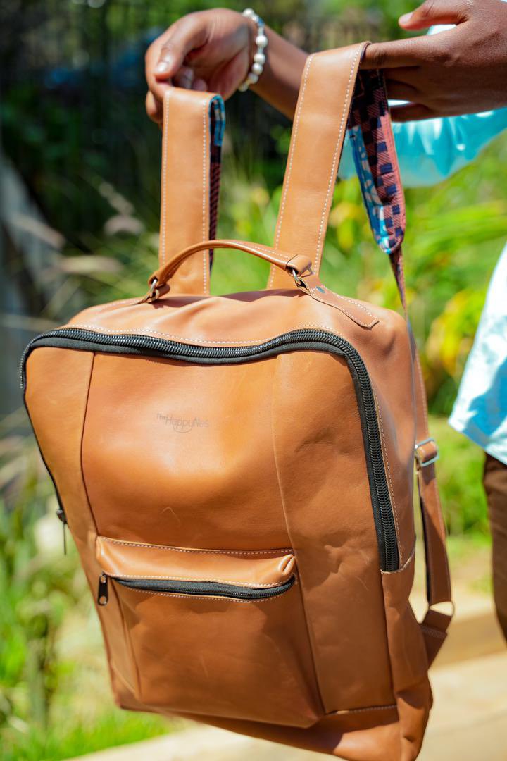 Happy Monday! A productive week begins with working in a convenient environment. Our beautiful #ubuntuleatherbackpack help you to keep your working days organize #ubuntubackpack #backpack #leatherbags #madeinrwanda #madeinafrica #laptopbags #workingbags