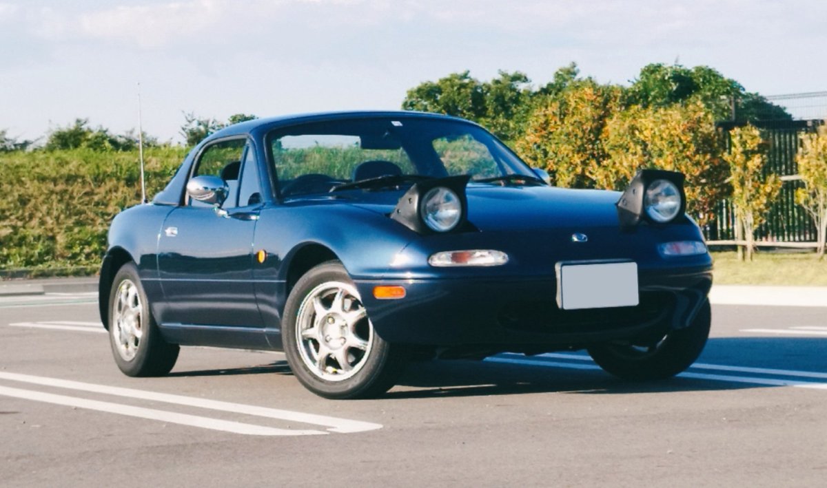 YvvDC5's tweet image. 1000台限定完売せず忘れられた限定車─

実生産台数174台のATモデル
NA8C ユーノスロードスター B2リミテッド納車！
彼女が5年間付き添ったコペンからの乗り換えです。時々僕も乗ってます😊

NAも界隈も全然分からないので、ロードスター界隈の方々宜しくお願いします🙏

#ロードスター #EUNOS #納車