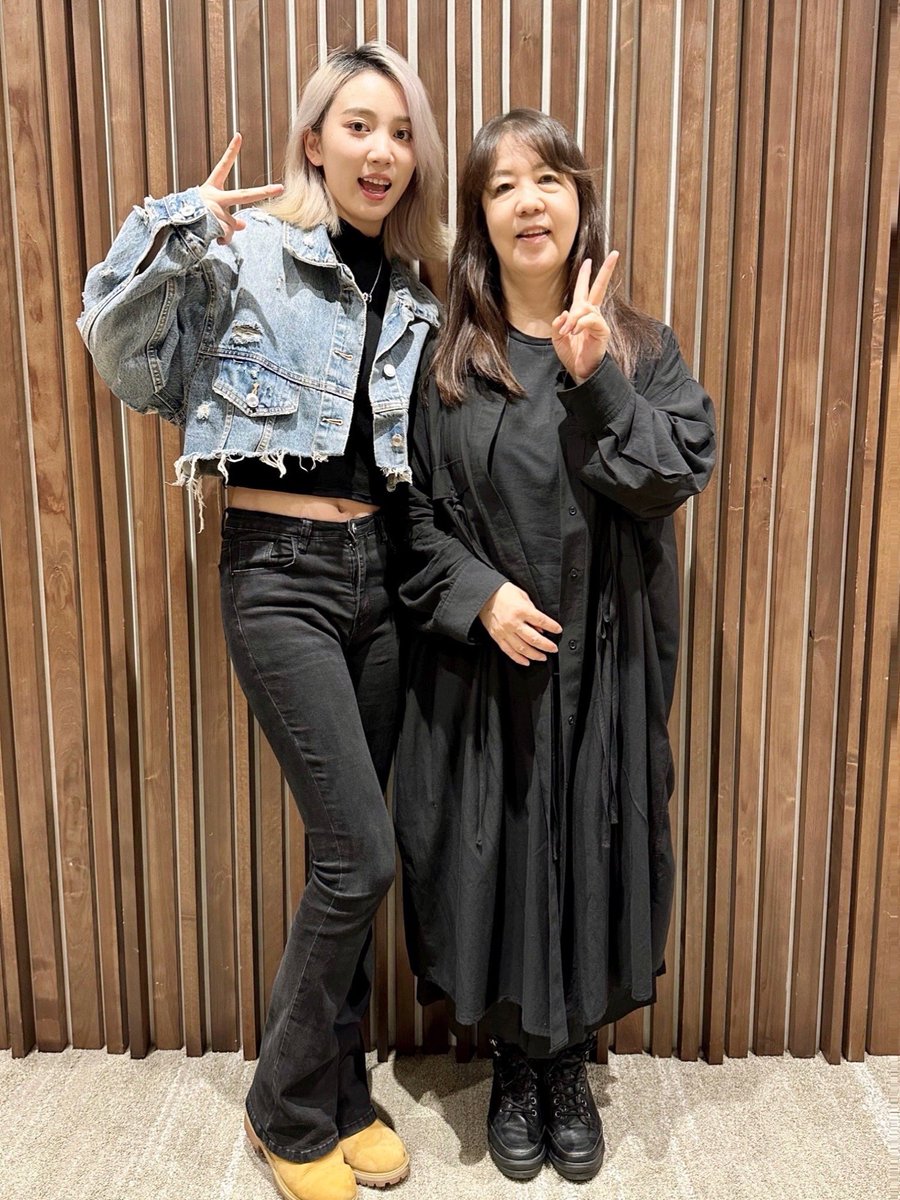 RadioDJSnoopy's tweet photo. 今日はスー・ルイチーのインタビューでした！ファンのみなさまのリクエストにお応え出来てよかったです！オンエアーは10/28FMヨコハマRadio HITS Radioで！お楽しみに！
#スールイチー　#SurySu https://t.co/4VuTMVCfOR