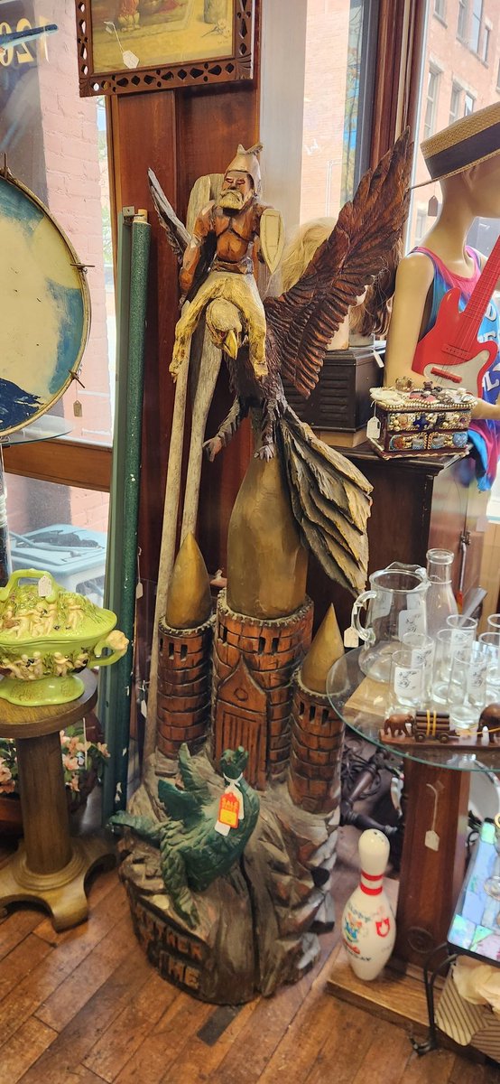 ZacharyHarker's tweet image. The #oddthings you can find at #antiqueshops. My 5ft wife next to it for reference