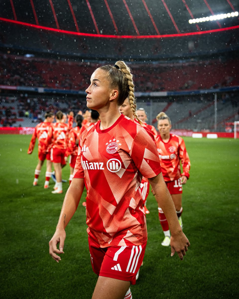 FC Bayern Frauen tweet media