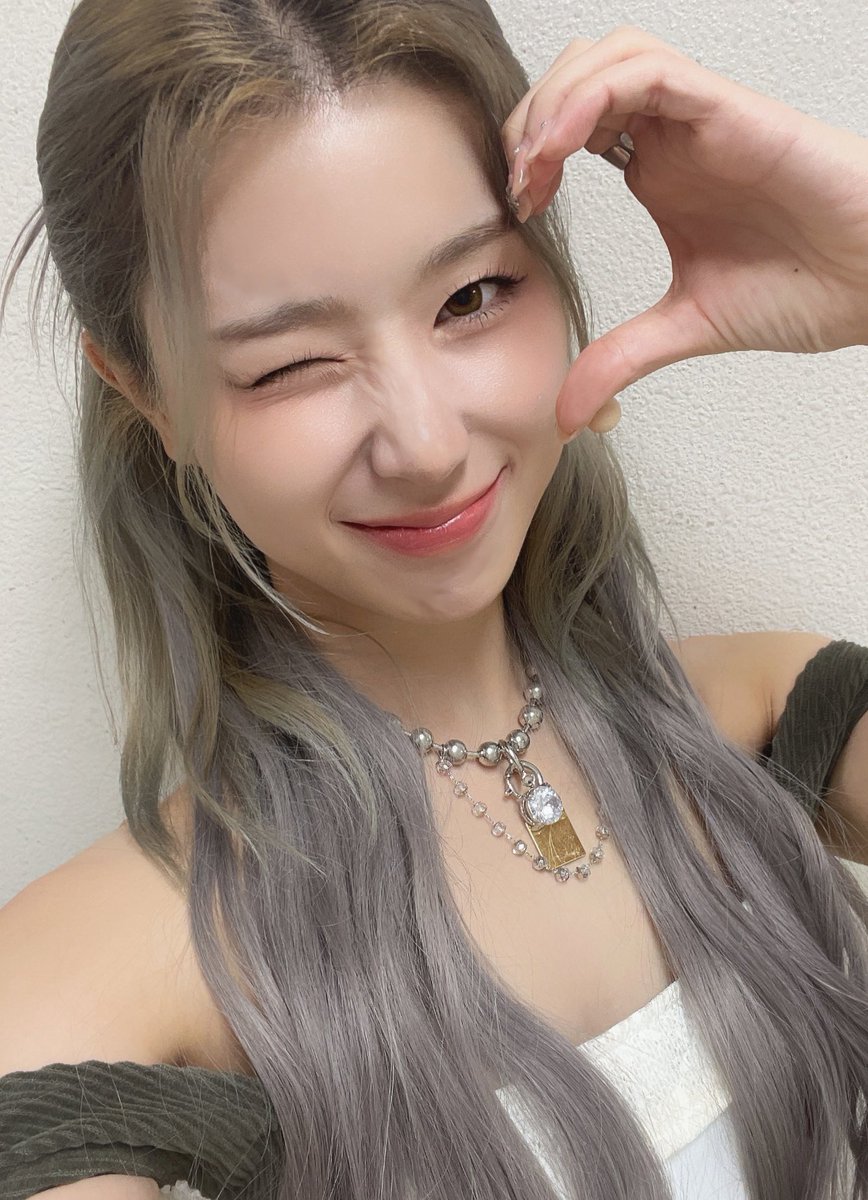 Rockingdoll_'s tweet photo. [📺]

잠시 후 7시! 아리랑TV Simply-KPOP 에 Rocking doll Roa (록킹돌 로아)가 출연합니다. 본방사수 놓치지 마세요💛

🔗https://t.co/PkoaWB94TX

#Rockingdoll #Roa #SKIPOUT 
#록킹돌 #로아 #스킵아웃 https://t.co/dyIoHoyeNx