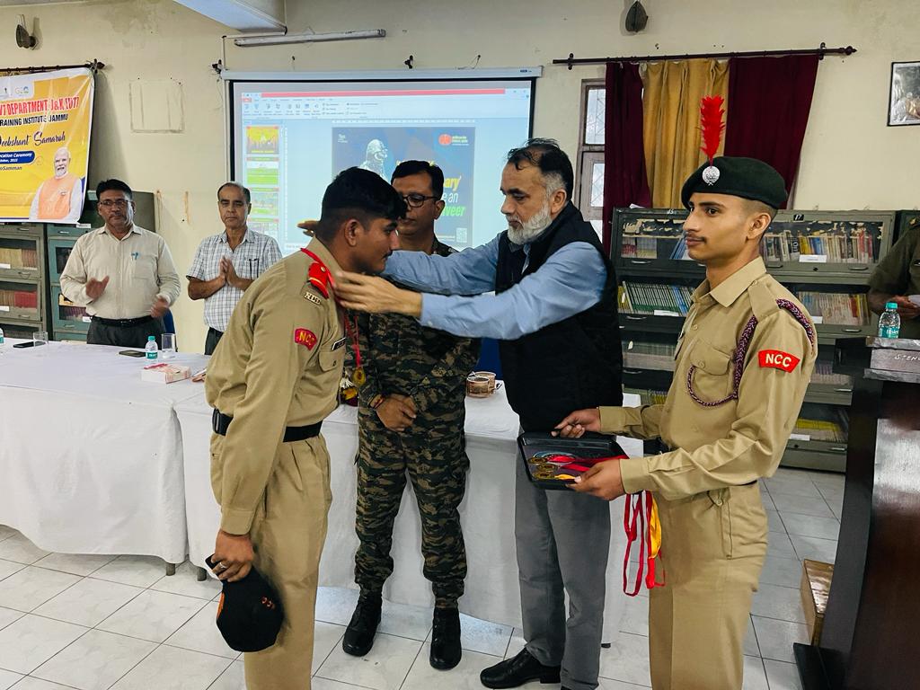 itiJammu's tweet photo. 🌟 Honored to host Col. R.S. Jasrotia SM** at ITI Jammu!🌟His inspiring talk on NCC &amp; Agnipath Scheme ignited a spark of patriotism in our students. Kudos to Principal Er. A. R. Sheikh &amp; ANO Lt. Sumit Chandel for their heartfelt contributions. 🇮🇳@HQ_DG_NCC
@NCCDteJKL
@SkillJK https://t.co/QdBFsM1dwn