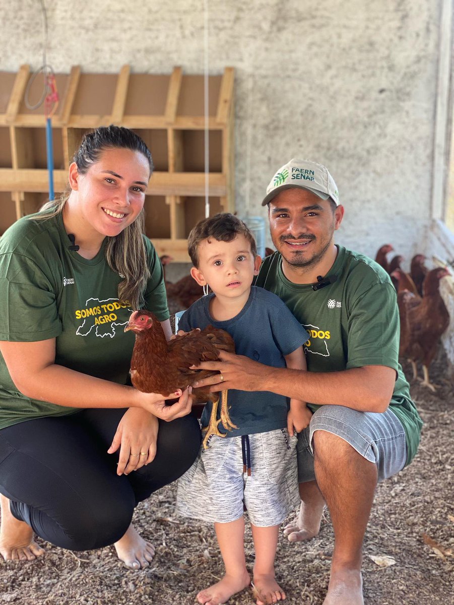 faernsenar's tweet image. Desejamos uma boa semana diretamente de Nova Cruz - do aviário dos produtores Raiana e Davi. 💚