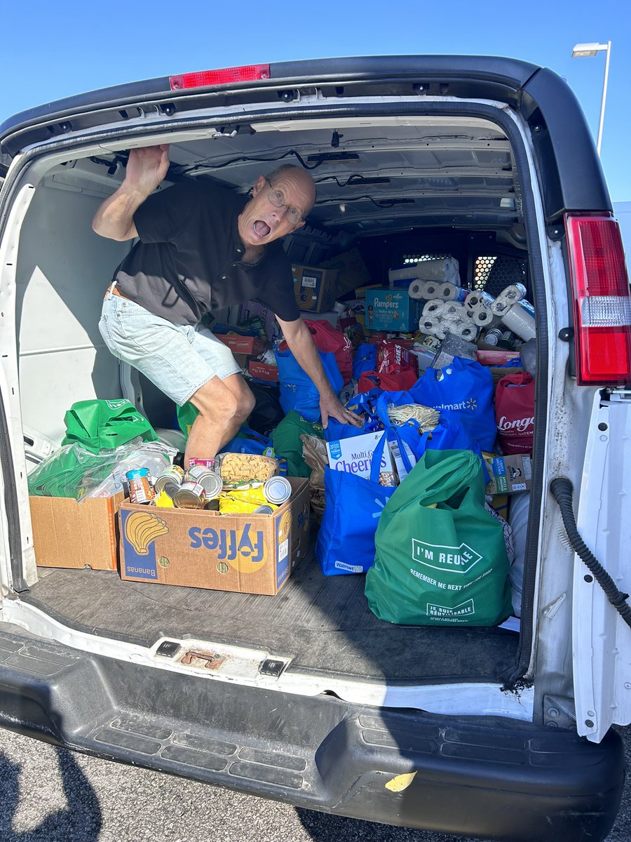 SMCDSB_SAM's tweet photo. A very big thank you to Mr. Bolsby’s and Mrs. Ceasaro’s class for organizing the Thanksgiving Food drive! Congratulations to Mr. Bolsby’s class and Mrs. Crowley/Mrs. Tremblay’s class for winning the competition! @MissBelland will be visiting your classes this week! 🦃 🍂 https://t.co/g0muOq6l8b