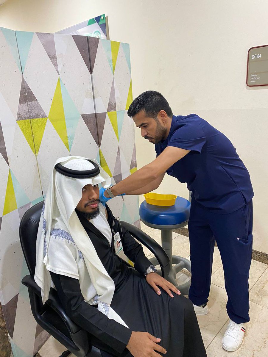 kau_udh's tweet photo. وشارك #مركز_الخدمات_الطبية_الجامعي في فعالية #اليوم_العالمي_لغسل_اليدين و #الأسبوع_العالمي_لمكافحة_العدوى في كلية طب الأسنان ومستشفى الأسنان الجامعي، من خلال ركن تثقيفي يقدم لقاح الانفلونزا لمنسوبي ومراجعي #مستشفى_الأسنان_الجامعي @KAUAUC https://t.co/nJxxccTDNq