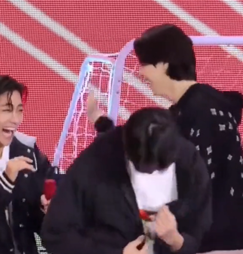 chipillow's tweet image. i cant with these two