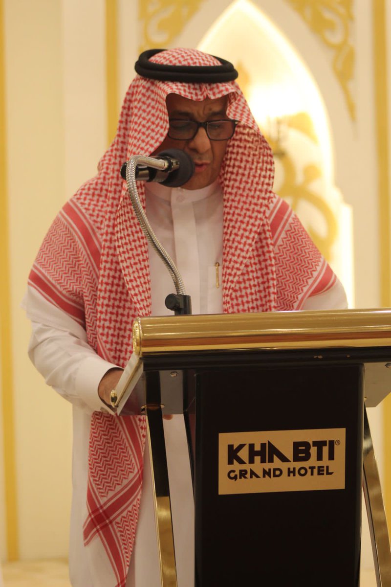 AlmaawiDr's tweet photo. من الشكر اجزله و من التقدير اعلاه  للزملاء أعضاء الغرفة التجارية والادارة التنفيذية على التكريم واشكر من حضر وشارك من رؤساء الدوائر الحكومية ومشايخ ورجال الاعما�� وضيوف  واعلامييون https://t.co/p62RnWPUvZ