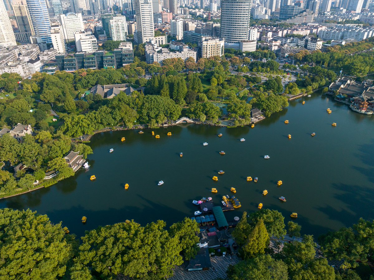 ningbotoday99's tweet photo. Scenery of the #anicent Moon Lake at downtown #Ningbo in the #Autumn season.🚣#Summer has gone but #green stays.
#NingboToday #AutumnVibes #lake #travel #enjoy #relaxing #traditional #ancient #culture #beauty #cruise #boat #October #city #rowtheboat #park #Monday https://t.co/bLCVYkVJ21