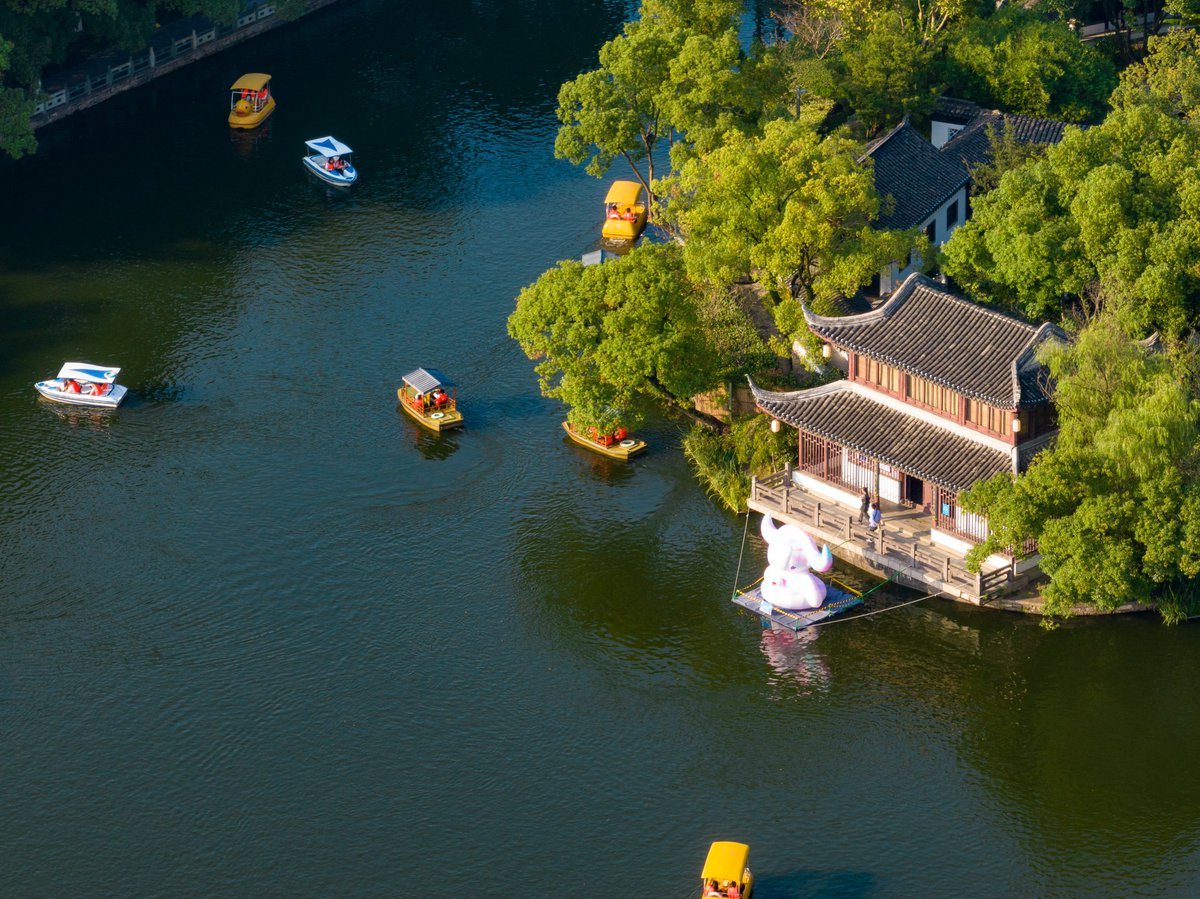 ningbotoday99's tweet photo. Scenery of the #anicent Moon Lake at downtown #Ningbo in the #Autumn season.🚣#Summer has gone but #green stays.
#NingboToday #AutumnVibes #lake #travel #enjoy #relaxing #traditional #ancient #culture #beauty #cruise #boat #October #city #rowtheboat #park #Monday https://t.co/bLCVYkVJ21