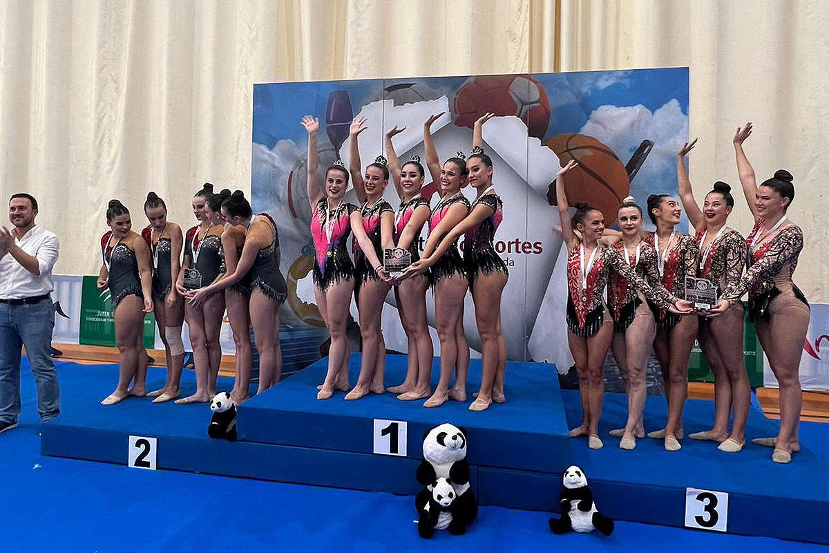 LaRinconada_Web's tweet image. Cuatro medallas para el #OsoPanda
El club rinconero de gimnasia rítmica celebró su XXIV Torneo Villa de #LaRinconada con más 300 gimnastas de toda Andalucía, donde logró un oro, una plata y dos bronces 💙🤸‍♀️🐼 acortar.link/agtEs7