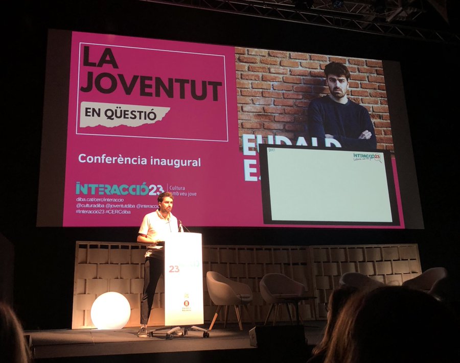 interaccio's tweet photo. [#MustRead]  [#interaccio23] 
"La joventut en qüestió" https://t.co/z5SfNzLadd

"Cal preguntar-nos com assegurem els seus drets culturals, això és, una llibertat d’accés real a la cultura, en totes les seves formes." @eudald31

Text complet de la conferència d'Eudald Espluga https://t.co/i7EiJOwLvq