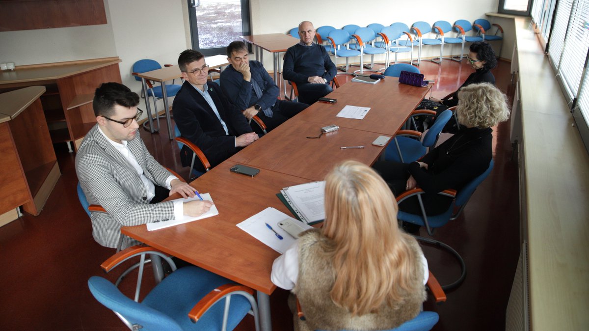 Project_ENDORSE's tweet photo. Some impressions from our Round Tables held by our Polish partner University of Lodz and researchers Maciej Turała, Małgorzata Żak-Skwierczyńska and Justyna Danielewicz on 8.12.2022. As many as 45 particpants showed up to discuss current regional challenges and possible solutions https://t.co/nxUC0dV1Lz