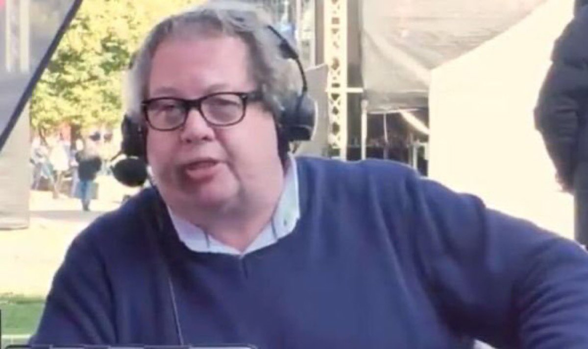 BrexitBuster's tweet image. I think it’s safe to say that clueless, obnoxious right-wing shock jock Archibald ‘Mike’ Graham is having a shitty morning trending on Twitter. Couldn’t happen to a more loathsome jerk. 😀
#Archibald #TwatRadio #BustedSofa #FaceForRadio