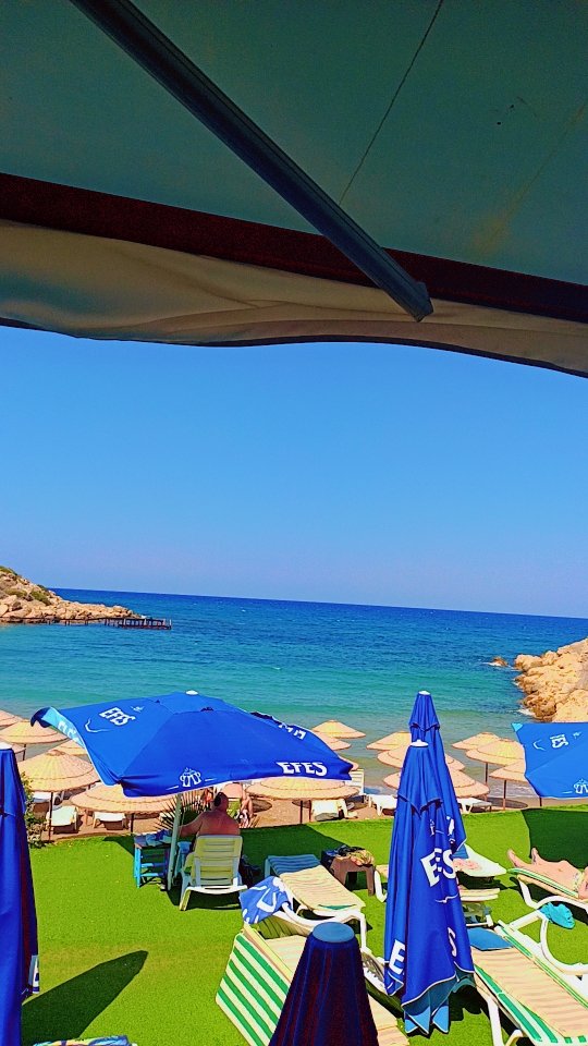Kismasali333's tweet photo. Masamız kurulana kadar denizi seyredelim ozaman 😉
#Cyprus #kibriscift #evlicift #fantazi #heycan #eglence #cyprusbisex https://t.co/F3o1sBs43G