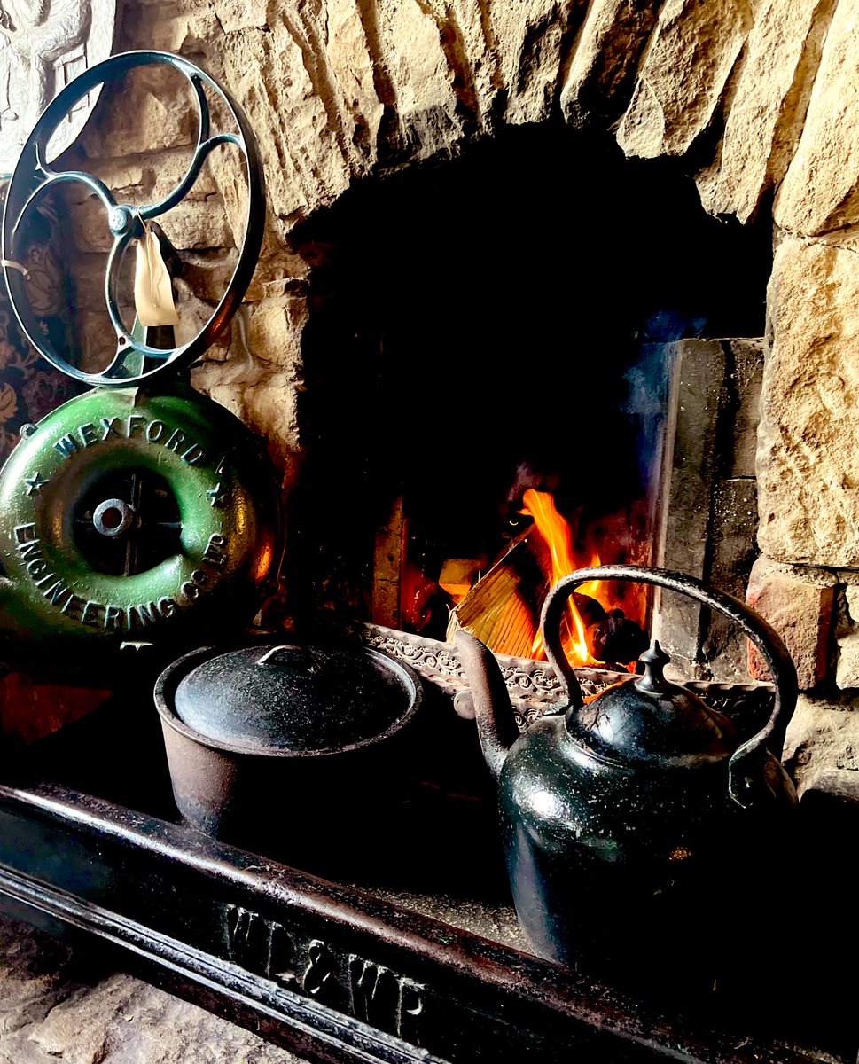melletts1797's tweet photo. It’s time 🔥 #cosypubs #openfires https://t.co/TSf8Hkq1na