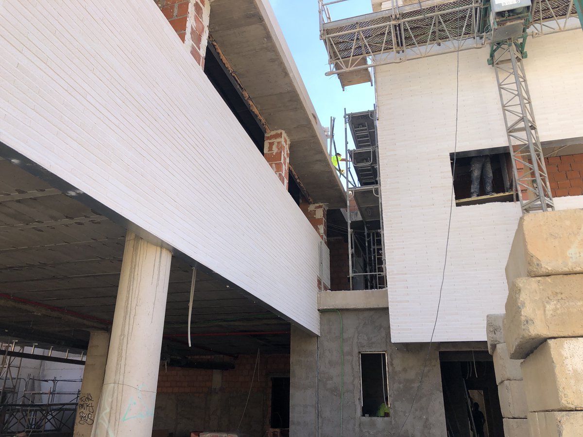 BloquesBarruca's tweet image. Estamos dando vida a un nuevo y moderno Centro de Salud en El Ejido, Almería. Construyendo con nuestro ladrillo coupe.
ORDAZ Arquitectura + Ingeniería 
Vialterra Infraestructuras 
#andalucía #apae #salud #construccion #hormigon #prefabricado #SaludEnElEjido #Almería #Construyendo