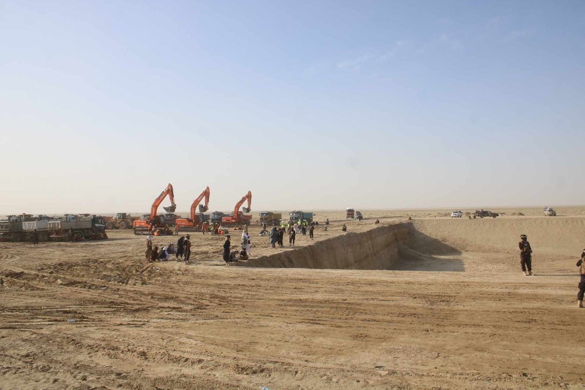 د قوش‌ تېپې د اوبولګولو کانال د دوه‌ییم فاز د جوړولو کاري بهیر

وګورئ:
 youtu.be/l7y7xQbWcJE

#ArianaNews #QoshTepaCanal #Origation #Water #Balkh #Afghanistan
