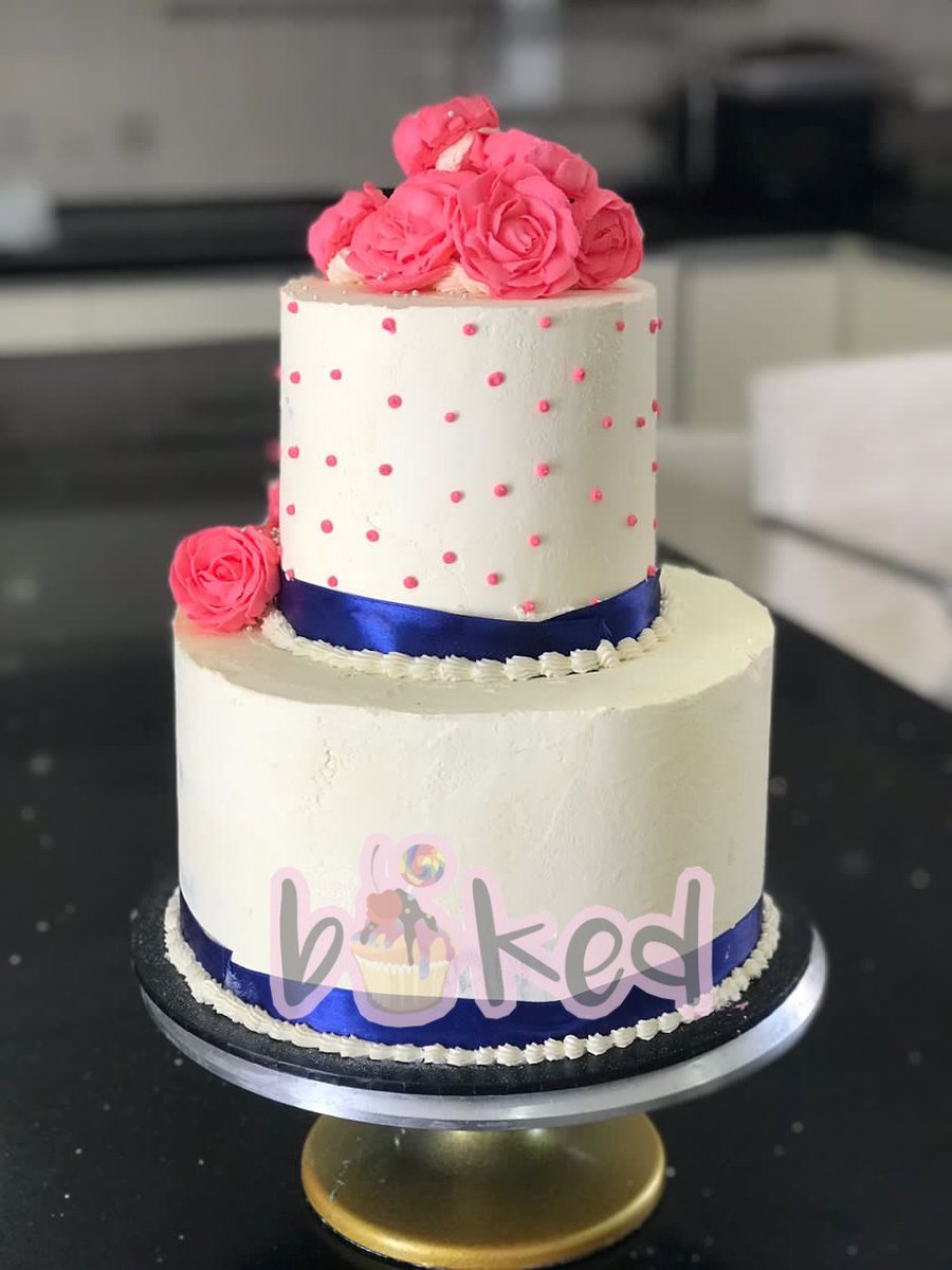 baked_gh's tweet photo. 2 tier cake in it’s glory😍🍰 Send us a Dm to place your order now🥳, you can call or WhatsApp us on 026 621 0228 to place your orders💃🏻🥳🎂 https://t.co/lNLJAy3rnC