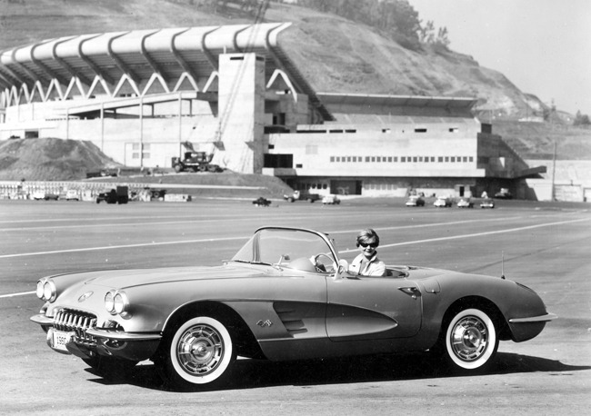 diconexiones's tweet photo. Harley Earl: estrella de la GM y el diseñador del Corvette 

«En 1965, Harley J. Earl, el hombre que transformó la industria automotriz en Norteamérica, recibió el título de Doctor Honoris Causa en @PrattInstitute en Brooklyn, NY.».

https://t.co/cNkimbnVYM https://t.co/IJPvlQjrvh