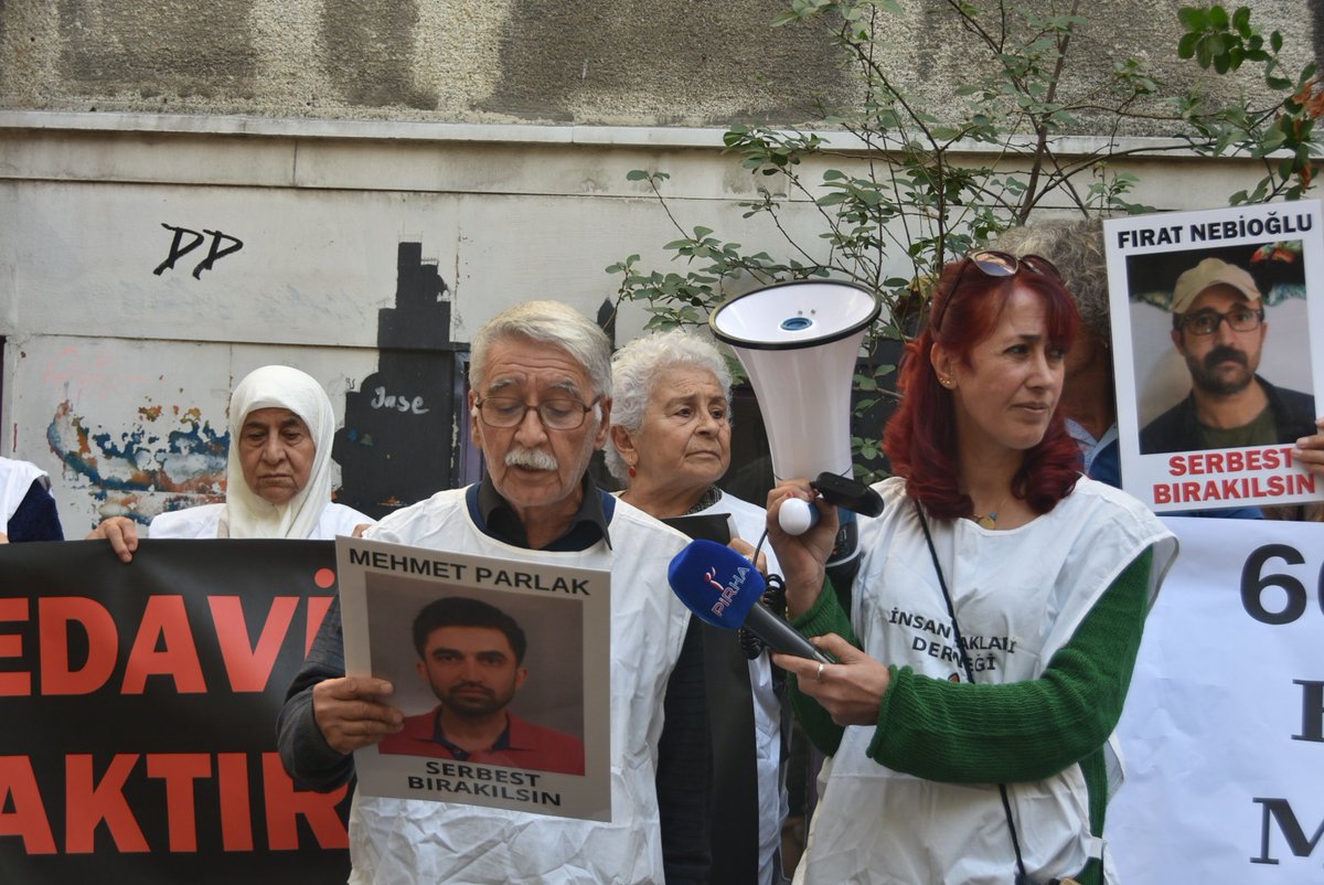 Hastalr_Tutuklu's tweet photo. DİĞER BÖBREĞİNİ DE KAYBETMEK ÜZERE

KHK'lı Mehmet Parlak 10 yıldır tek böbrekle yaşıyor. Cezaevinde 20 kg kaybetti. Şu an hastanede tedavi görüyor. Parlak'a acilen infaz erteleme verilmesi gerekirken ısrarla tahliye edilmiyor. @ADLITIPKURUMU

#motorin Almanya #DilanPolat #thyao https://t.co/jLEviSJrVM