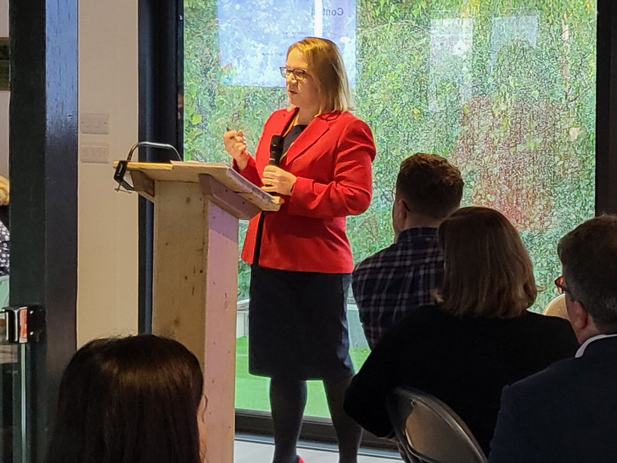 Thank you again to our guest speakers @WeAre_LCB CEO and Principal Nikki Davis & Campaigner for children and former Children's Commissioner for England @annelongfield for their fantastic talks last Friday at the #LLAbreakfast @CATCHLeeds #collaboration