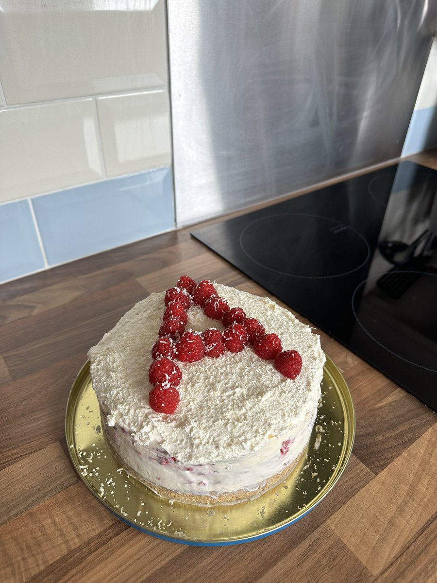 Claire Valente tweet media