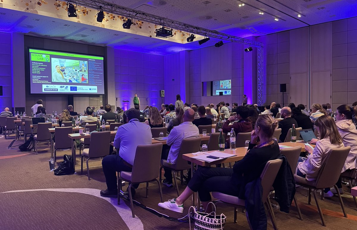 Fusion_Conf's tweet photo. A great talk from @HanaSedlackova1, discussing MAINTENANCE OF NASCENT MCM HELICASES SAFEGUARDS ERROR-FREE GENOME DUPLICATION #CIDHD23 https://t.co/e3J2bCJ06B