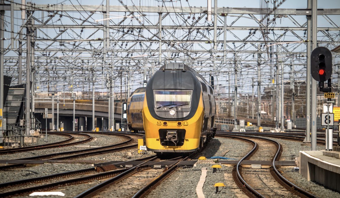 minhas_fahid's tweet photo. Vorige week heeft de @2eKamertweets een aantal belangrijke besluiten genomen in het belang van de treinreiziger. In de media was er vooral nieuws over de prijs van treinkaartjes en een mogelijke spitsheffing, maar er speelde veel meer. Een draadje 1/10 https://t.co/YYKWWHNRKZ