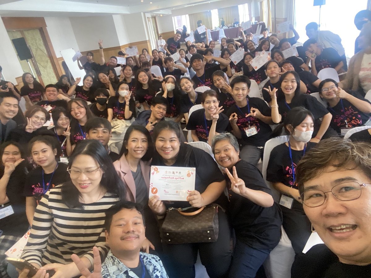 All trained young Tik-Tok incumbents ready for accelerating access to SRHR services snd information for their fellow youths!  #RightsandChoices for all #UNFPA_Thailand ensures every young person's potential is full filed! #EmpoweringourYouth Project #Reckitt