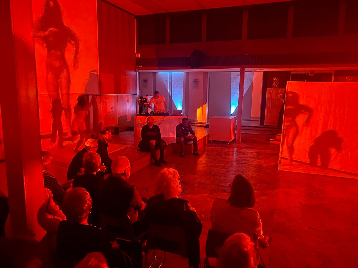 Su #Italiana, il portale di <a href="/ItalyMFA/">Farnesina 🇮🇹</a>, il racconto di #Spores, la performance intermediale andata in scena all'<a href="/IICCopenaghen/">Istituto Italiano di Cultura Copenaghen</a> lo scorso settembre, frutto di una collaborazione tra artisti, ingegneri, critici, professori universitari e studenti.
👇
italiana.esteri.it/italiana/event…