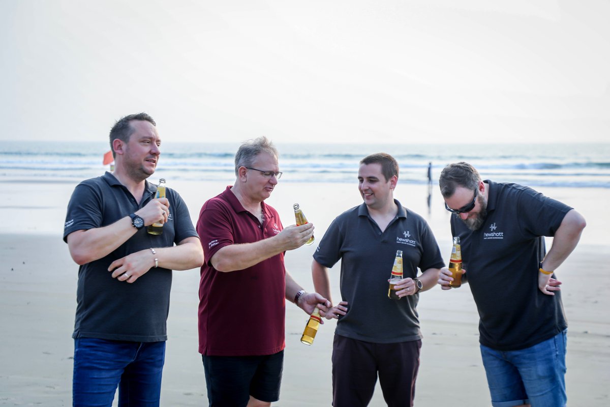 Hewshott tweet media