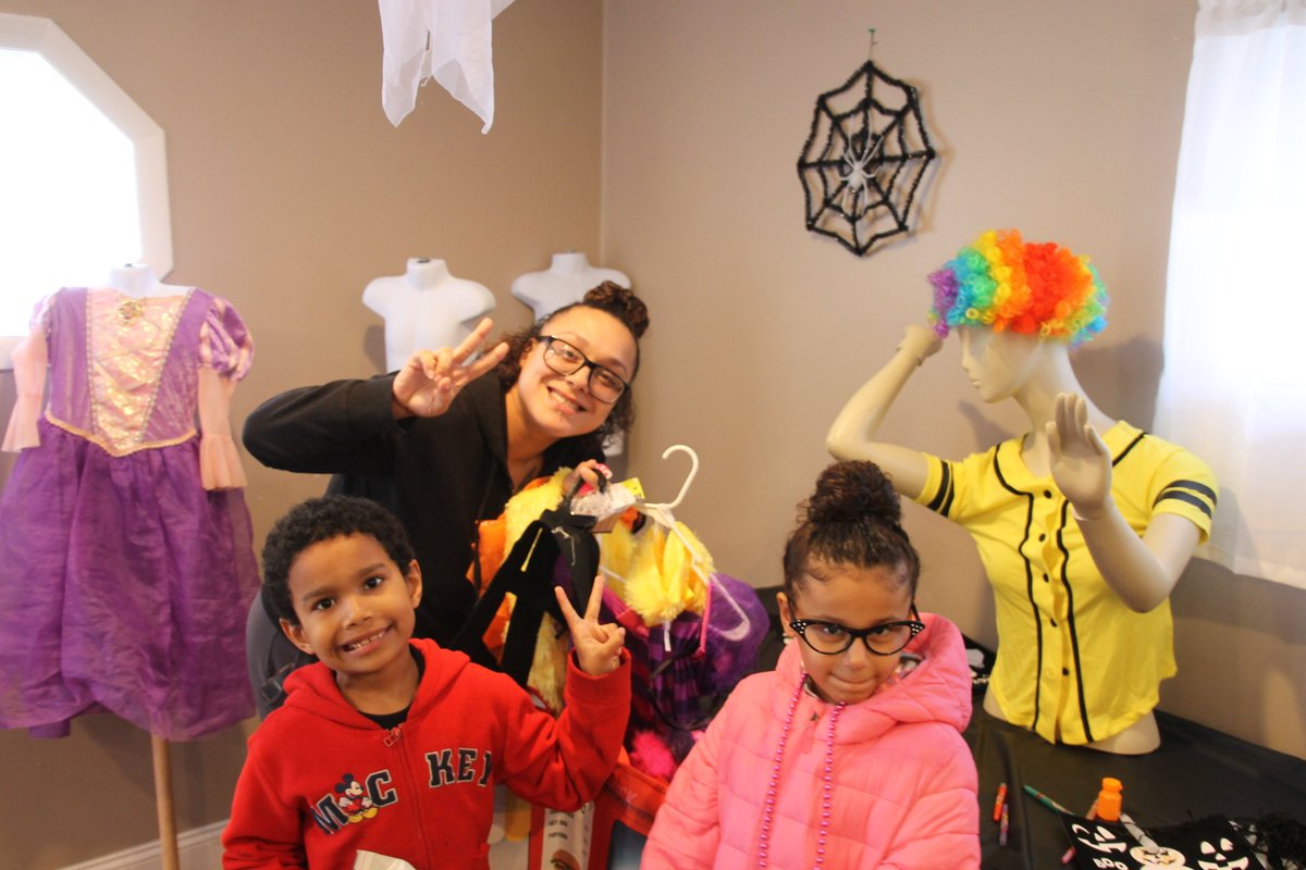 carlwbz's tweet photo. Over the weekend Christy Merryman of Lynn gave away free Halloween costumes after spending much of the year accepting donations of gently used costumes from the community. She's done this for 5 years now. https://t.co/jiihQXi546