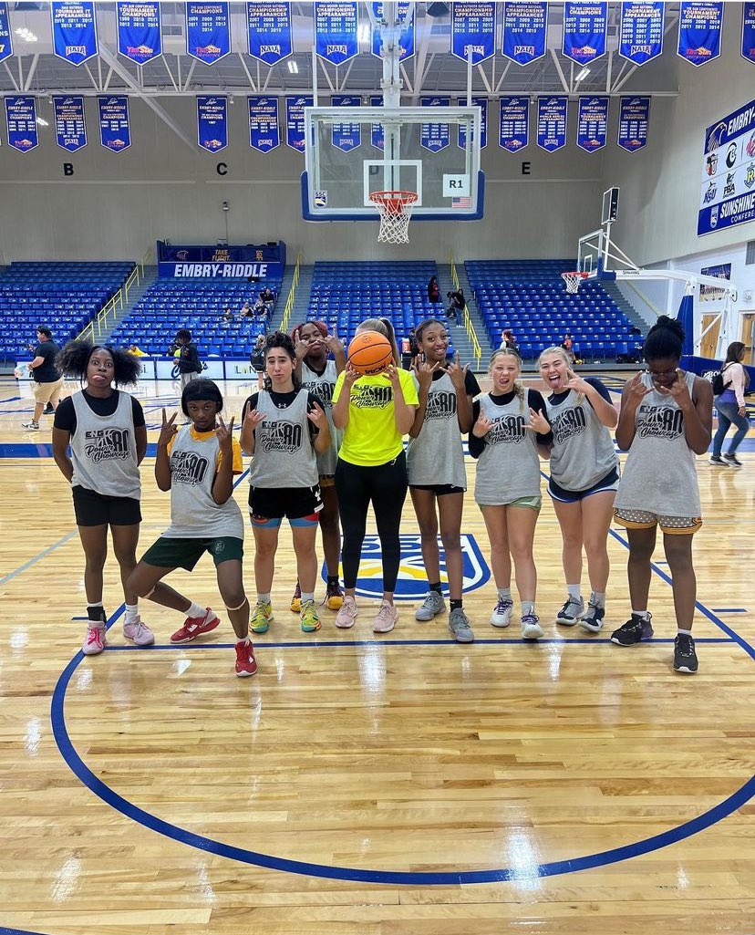 These are some of the faces that I met and got to play with. It honestly felt like I had been playing with these girls for
YEARS. Such a great experience and learn from these girls. As well learning from the coaches!💪🏽🔥 <a href="/OMGTGE/">Omega Ministry Group</a> <a href="/OMGTGE_Akhi/">Amin Aleem</a>