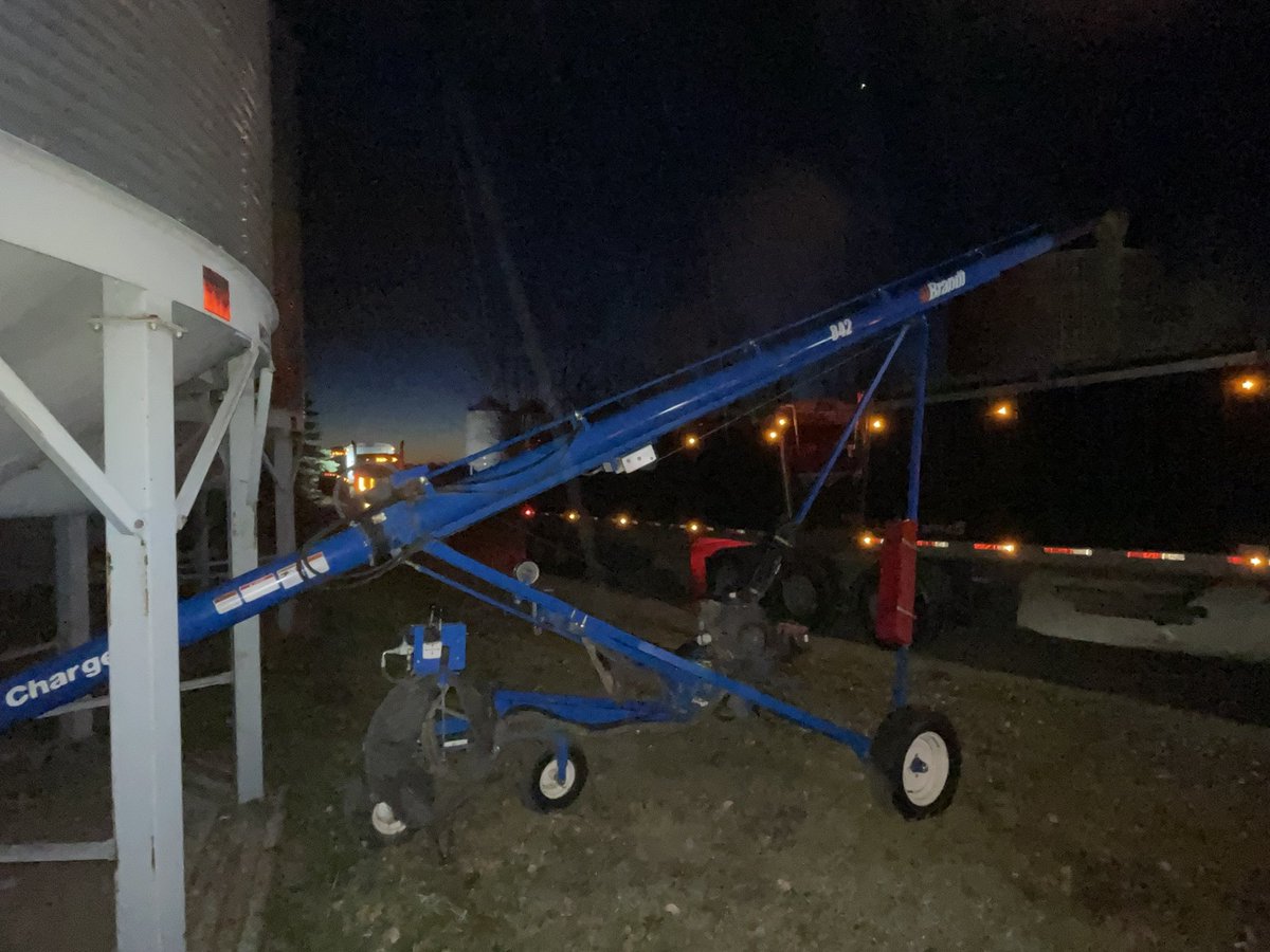 Gower &amp; co working hard before the sun comes up hauling wheat to <a href="/G3_Connection/">@G3_Connection</a> Vermilion