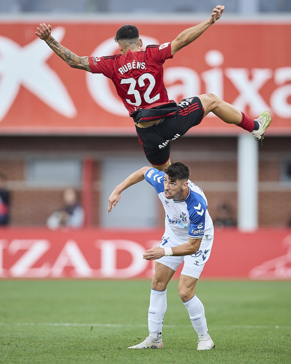 CDMirandes's tweet photo. ¿Sacamos el metro @ruben2sanchez? 📏🤔 https://t.co/8X8FRNW4Hm