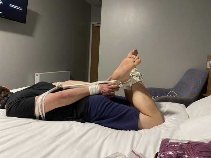 Bondageboy1231's tweet photo. @JohnjamBondage had me well and truly stuck https://t.co/sJ8Zc81JXK