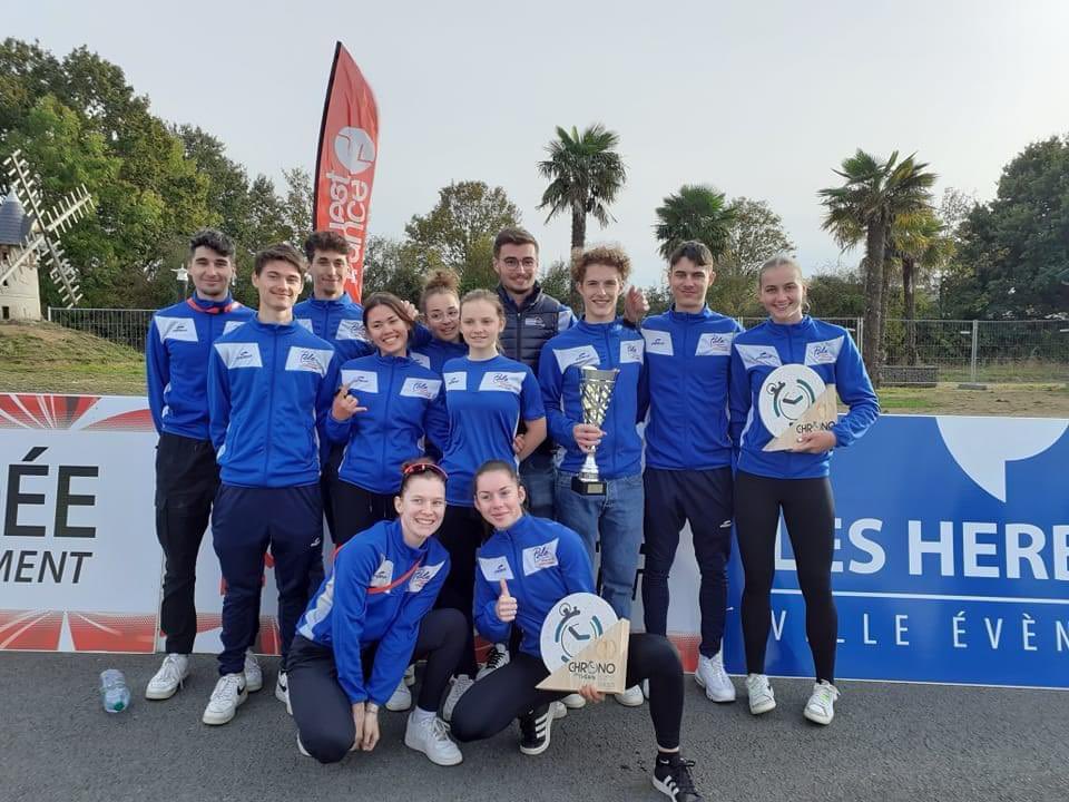 Comme chaque année, fin de saison aux Herbiers sur le Chrono des Nations pour les athlètes du PF Endurance de Bourges! 
3 🏆 en cadettes, cadets et juniors dames pour clore une très belle saison 2023 👊🏼
<a href="/leocos80/">Cosnier Léonard</a> 
<a href="/ColinJacquemin/">grandjacqouille</a>