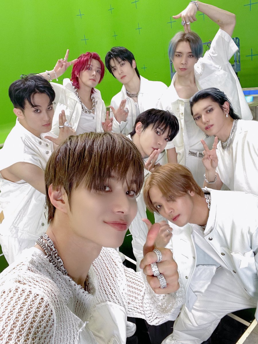 NCTsmtown_127's tweet photo. ✔️🤍🩶🤍✔️

#NCT127 #FactCheck #不可思議
#NCT127_FactCheck
#NCT127_FactCheck_불가사의
#FactCheck_불가사의_不可思議 https://t.co/AJihRi2wWA