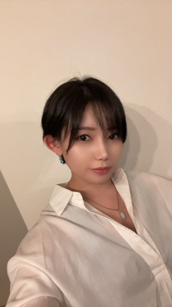 miera__official's tweet photo. じゃん！！
学生以来のベリショにしました☘️

昨日会った家族からも大好評なので見せちゃう。

実はこの夏ずーーっと切りたかったのです…💇🏻‍♀️
100億年ぶりに前髪も作りました！

最近の男性諸君よりも短いです😂 https://t.co/Pub4qJbuTq