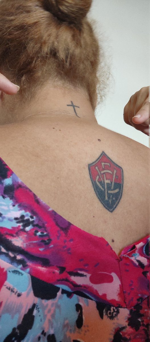 #VCnoJM Minha paixão pelo Vitória vem desde 1993. Filhas de tricolores, mas com o coração rubro negro. Vamos subir negooooooo!